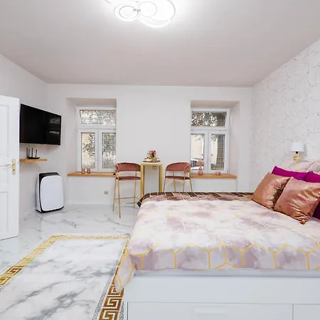 Apartment Gold Aleja Nmp 8 - Free Parking