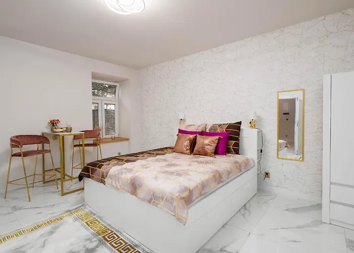 Gold Aleja Nmp 8 - Free Parking Czestochowa